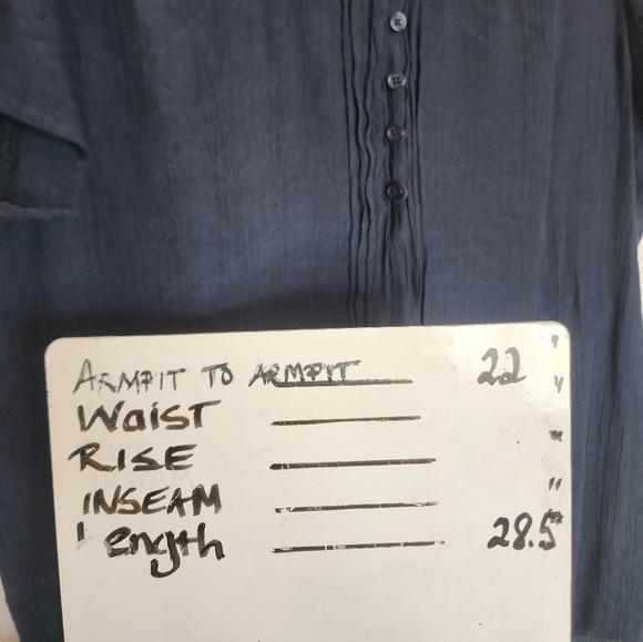 CHRISTOPHER & Banks blue 6 button short sleeve rayon blend top Large - Picture 7 of 7